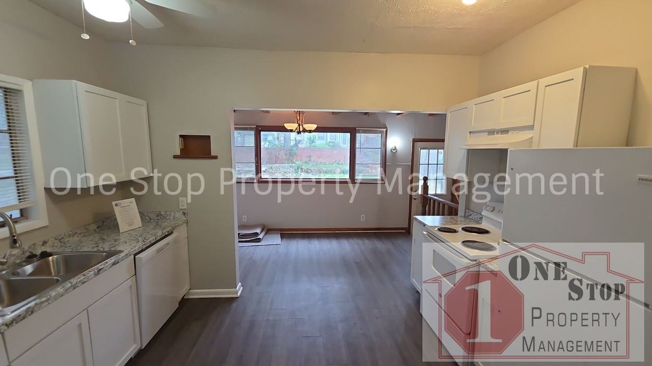 1416 S Northern Blvd - Photo 6 of 22