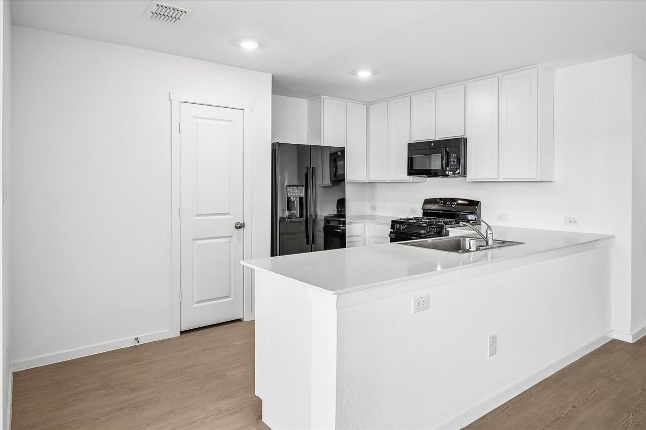3237 Kiso Pkwy - Photo 5 of 15