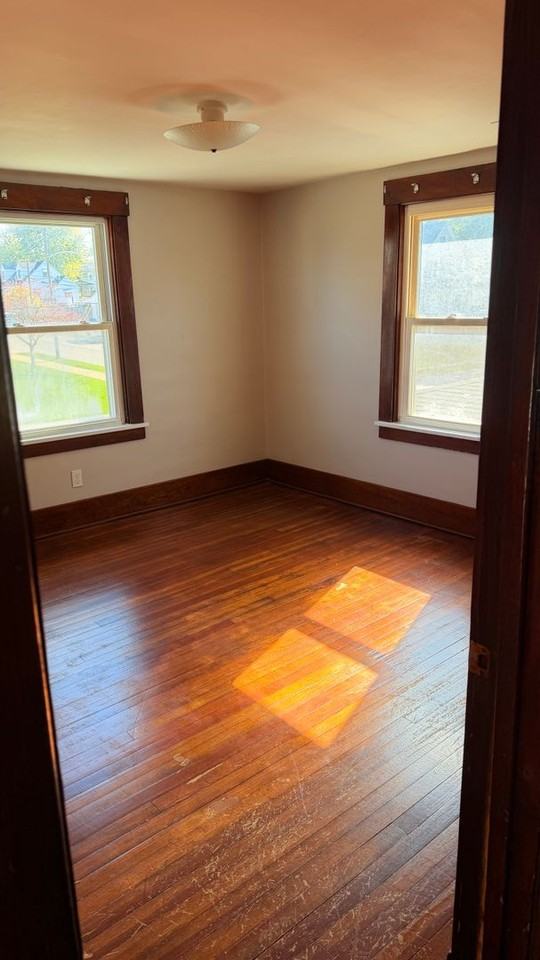 556 Spruce Ave - Photo 5 of 9