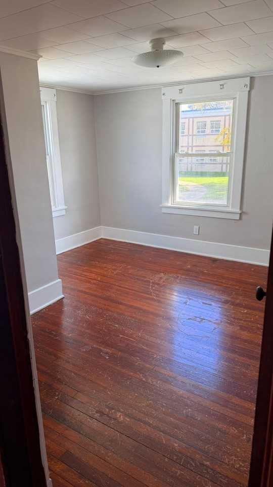 556 Spruce Ave - Photo 7 of 9