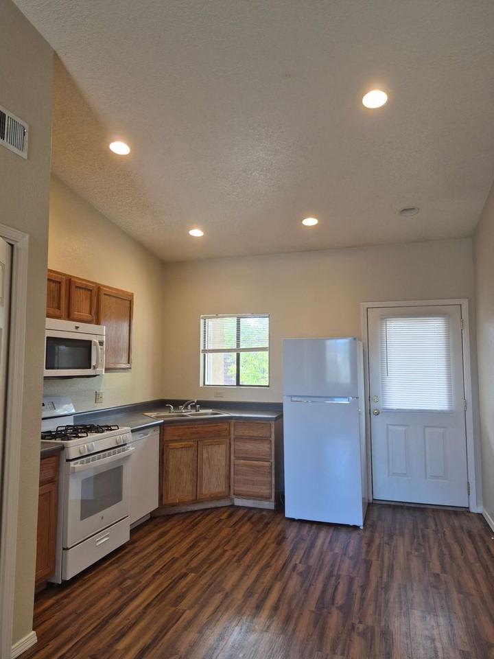 4248 Sabana Loop Se - Photo 4 of 11