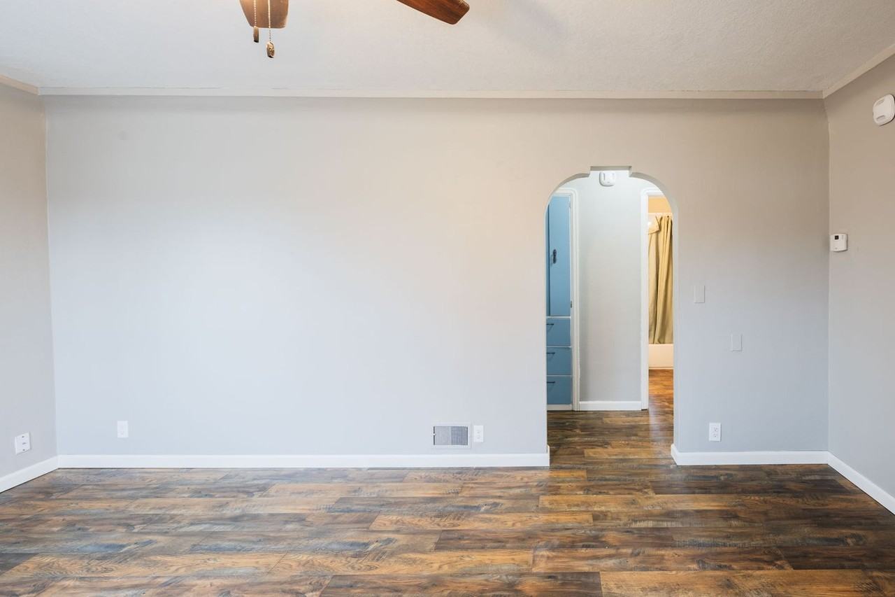 445 5th St - Photo 4 of 28