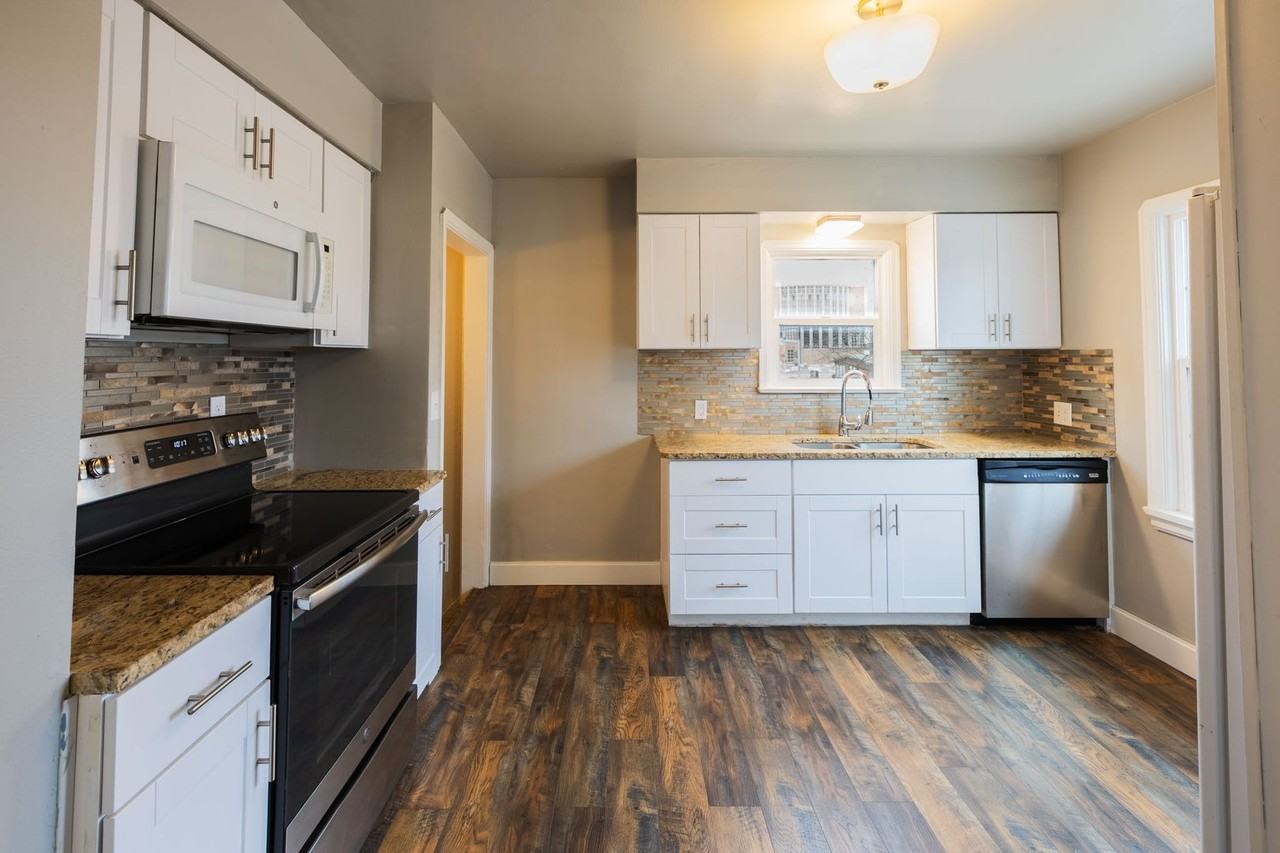 445 5th St - Photo 7 of 28