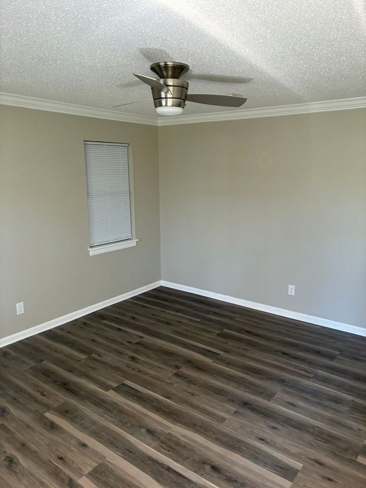 204 Wells Ave - Photo 2 of 36