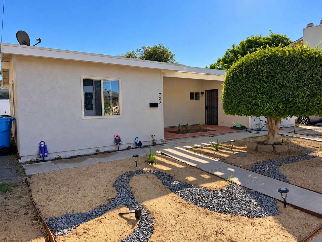 733 S Gregory St - Photo 6 of 8