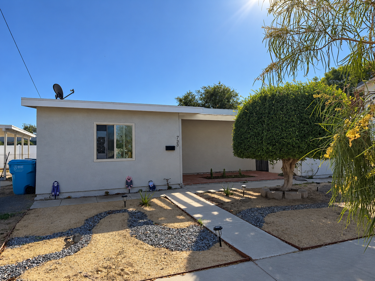 733 S Gregory St - Photo 7 of 8