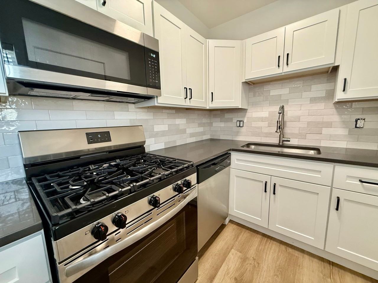 1236 E 9th St - Photo 6 of 17