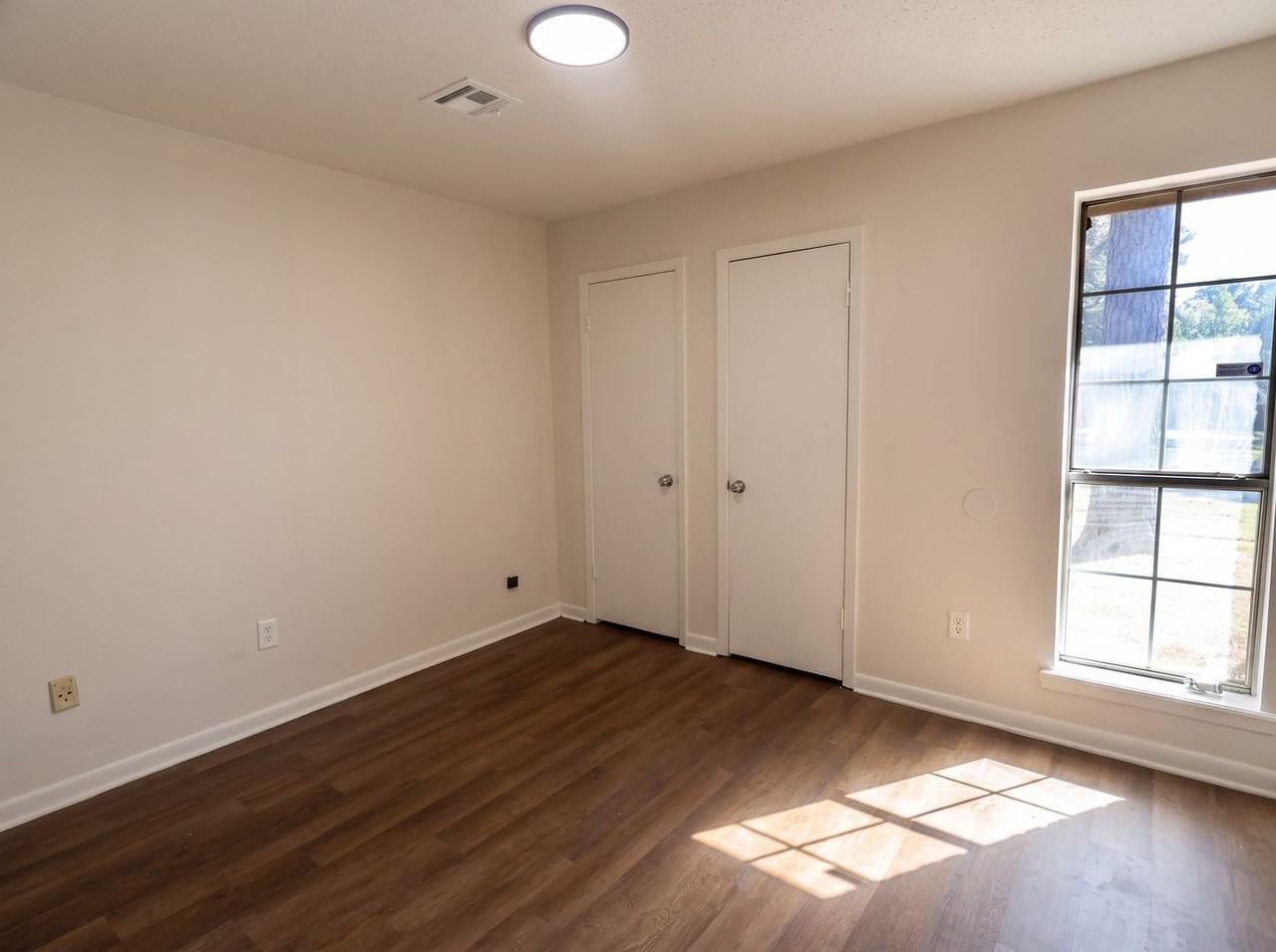 2924 Mackey Ln - Photo 2 of 18