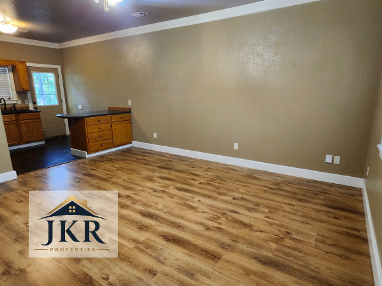 329 E Narroway - Photo 2 of 13