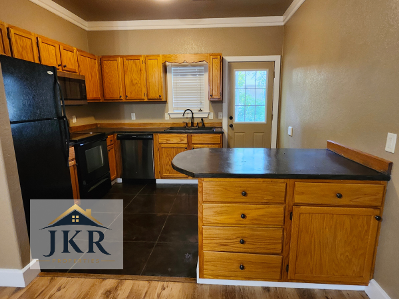 329 E Narroway - Photo 4 of 13