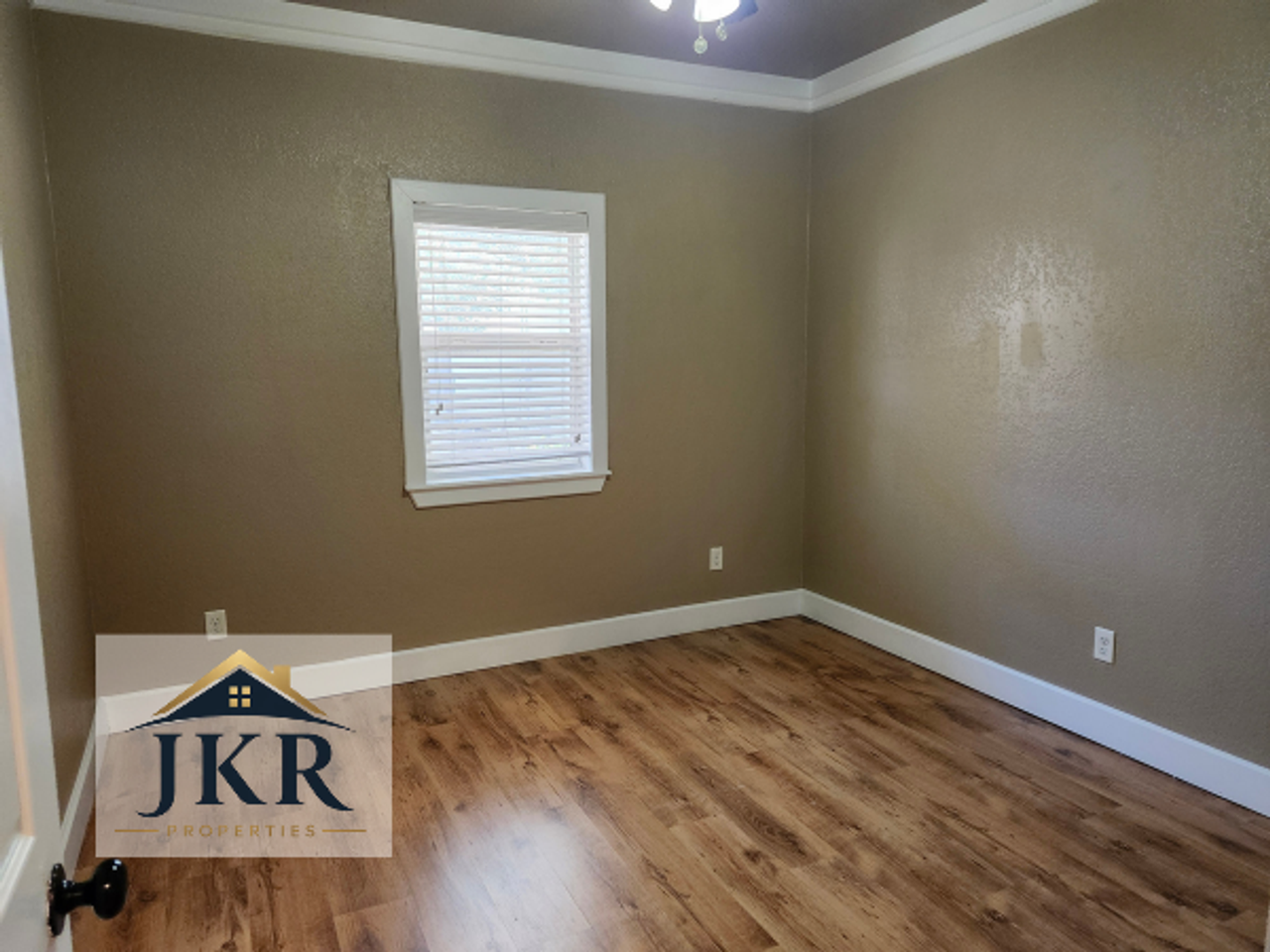 329 E Narroway - Photo 6 of 13