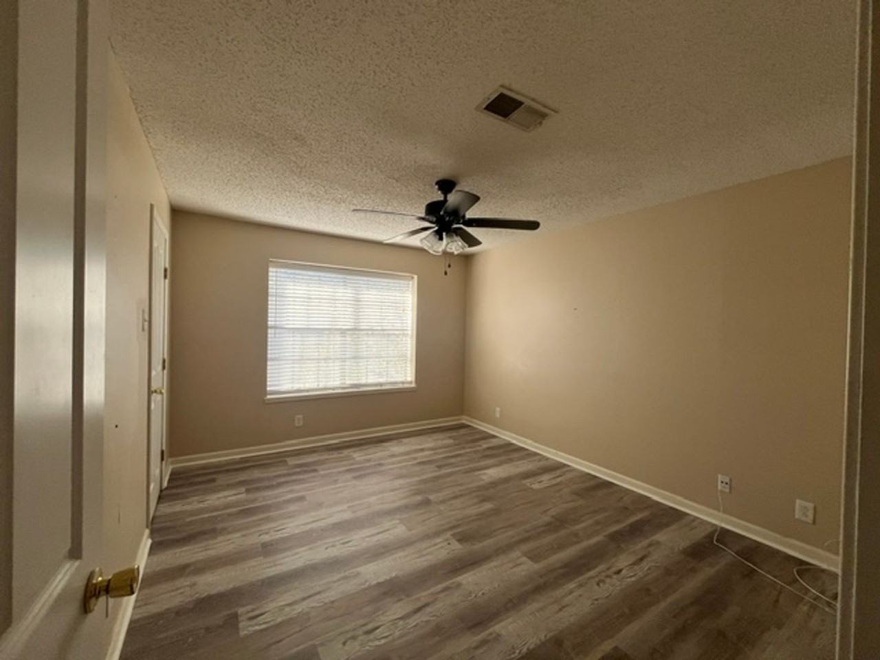 5244 Stumberg Ln - Photo 7 of 11
