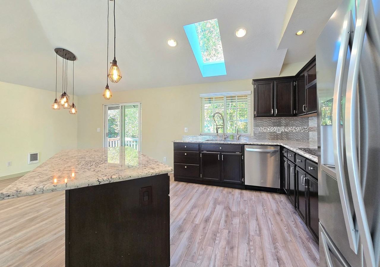 9209 15th Pl Se - Photo 5 of 22