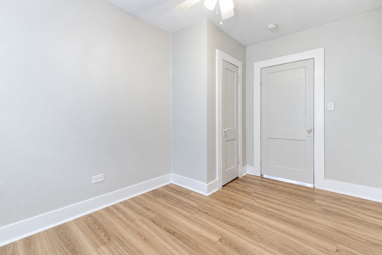 603 Avenue A - Photo 7 of 12