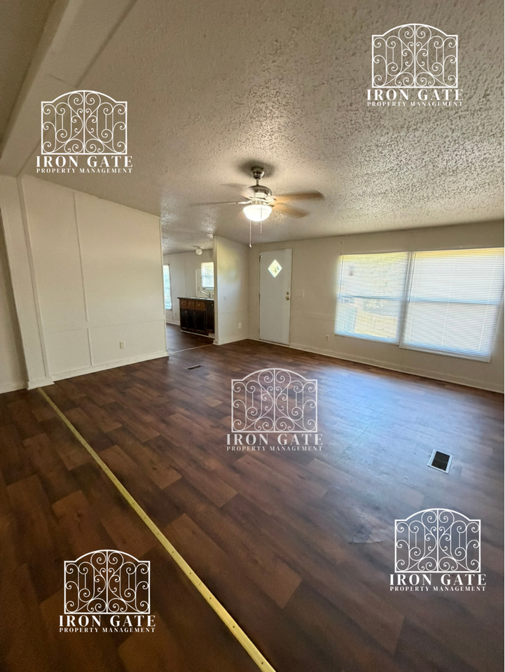 104 Hickory Forest Dr - Photo 2 of 9