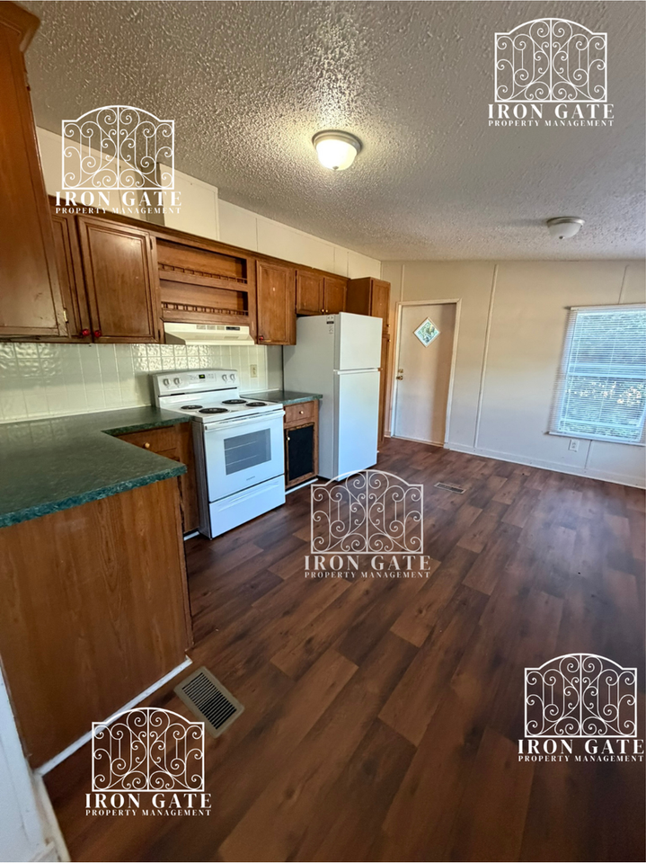 104 Hickory Forest Dr - Photo 3 of 9