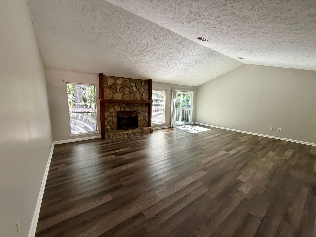 1541 Flat Rock Rd - Photo 3 of 23