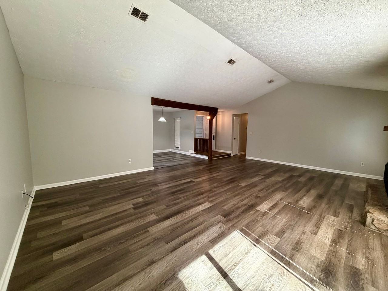 1541 Flat Rock Rd - Photo 7 of 23