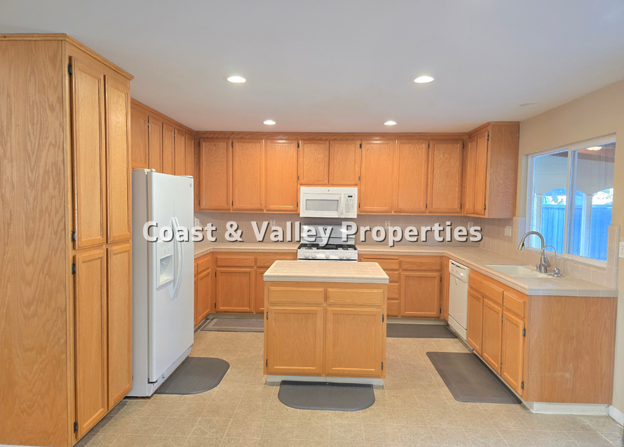 1061 Santa Inez - Photo 3 of 19