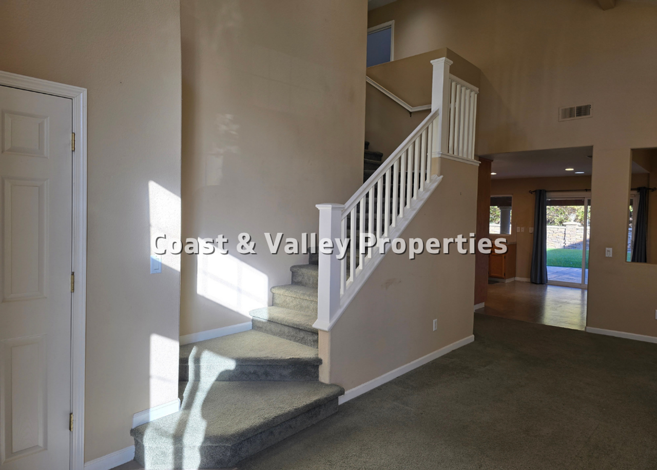 1061 Santa Inez - Photo 5 of 19