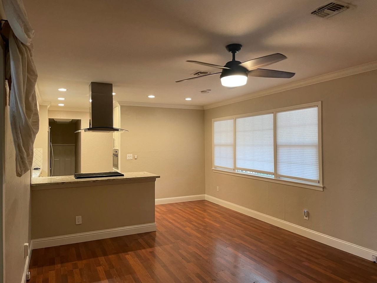 2701 58th St - Photo 4 of 25