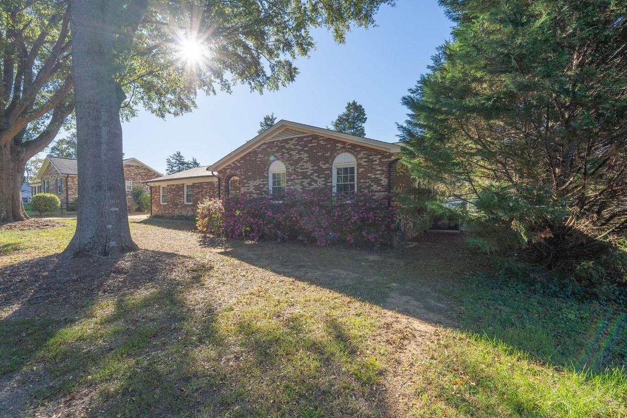 504 Carson Rd - Photo 2 of 29
