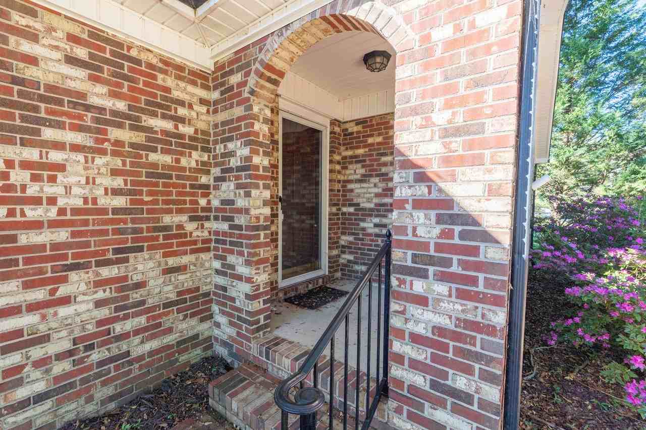 504 Carson Rd - Photo 3 of 29