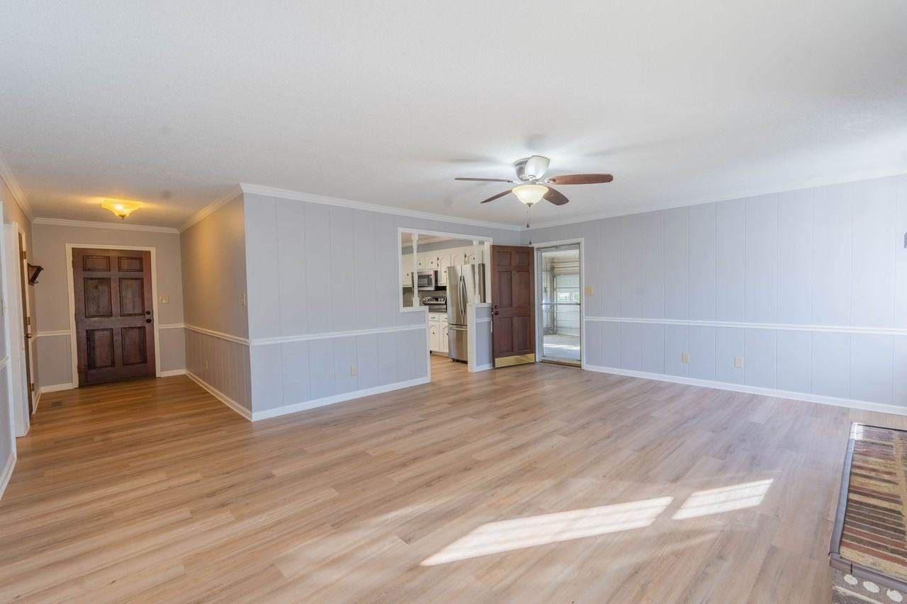 504 Carson Rd - Photo 6 of 29