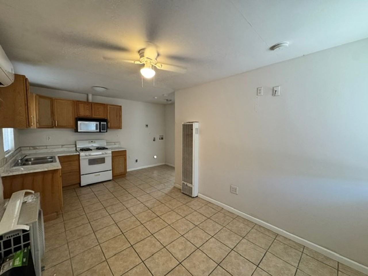 45027 Division St - Photo 2 of 14