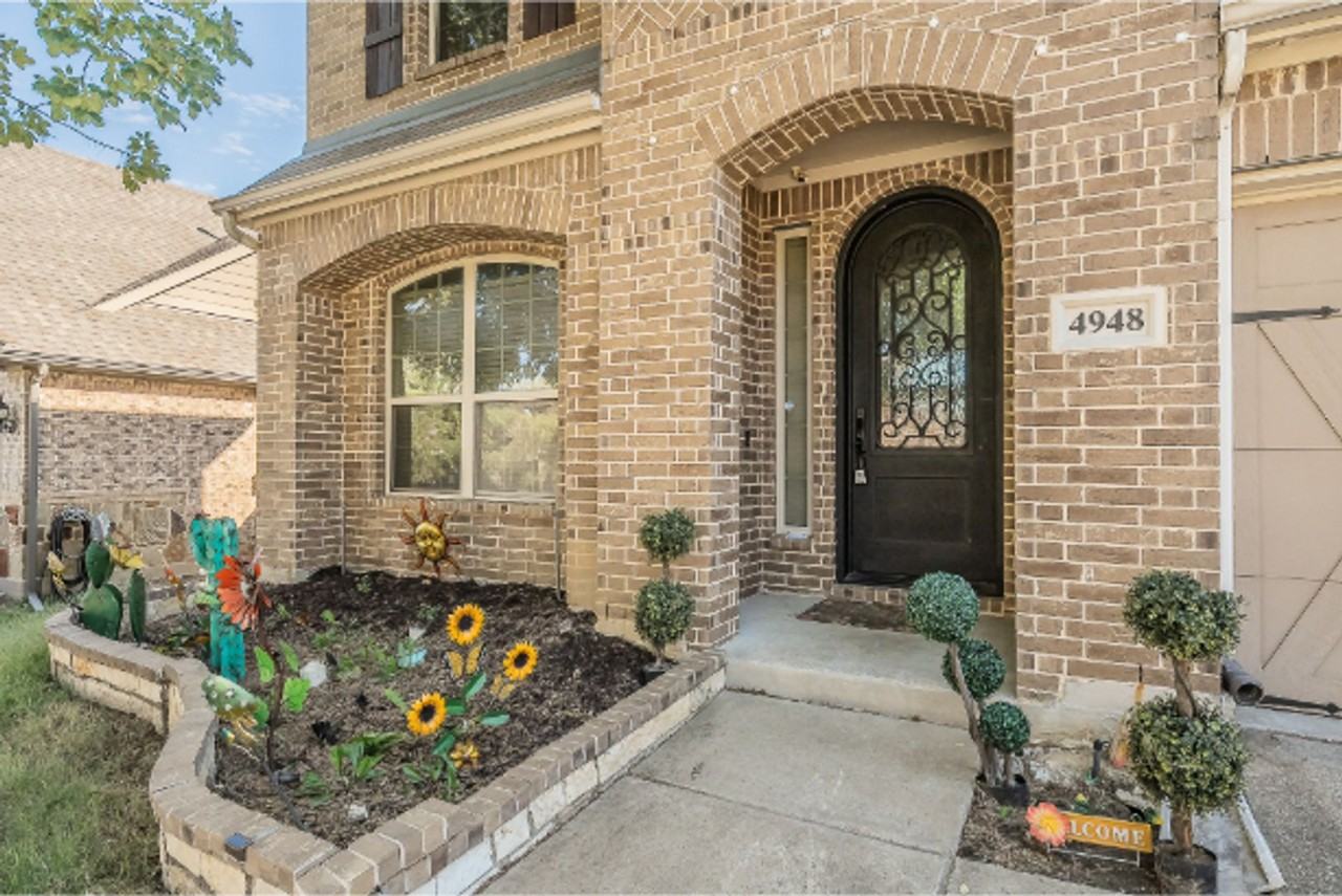 4948 Grinstein Dr - Photo 4 of 46