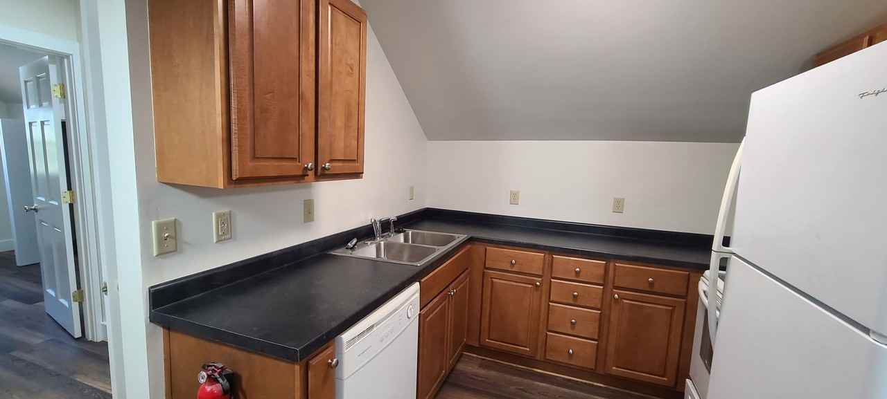 404 W 6th St - Photo 7 of 24
