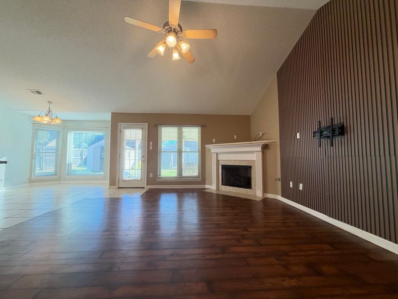1837 Clairmont Dr - Photo 2 of 10