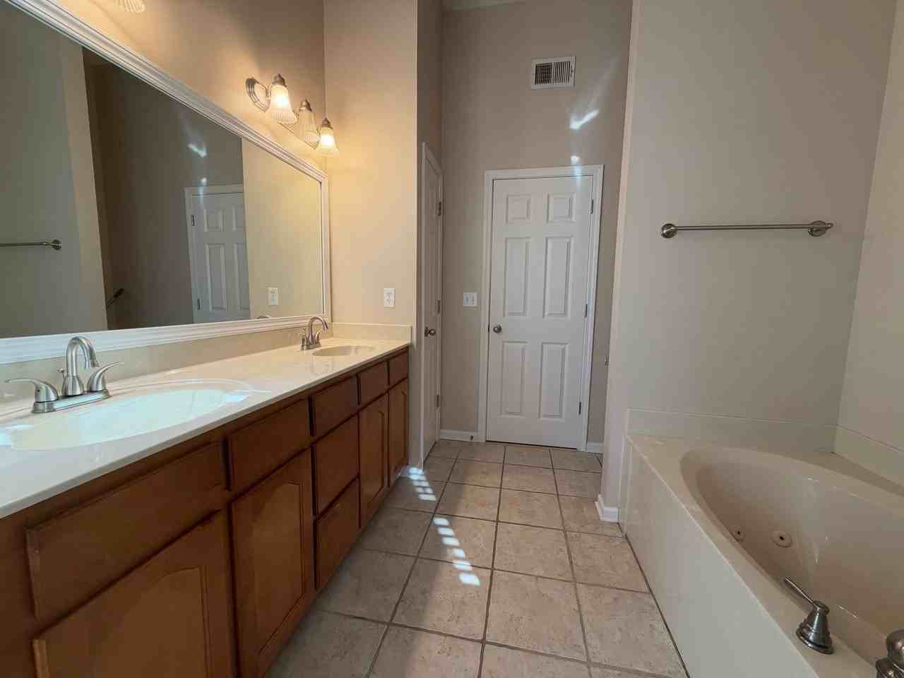 1837 Clairmont Dr - Photo 6 of 10