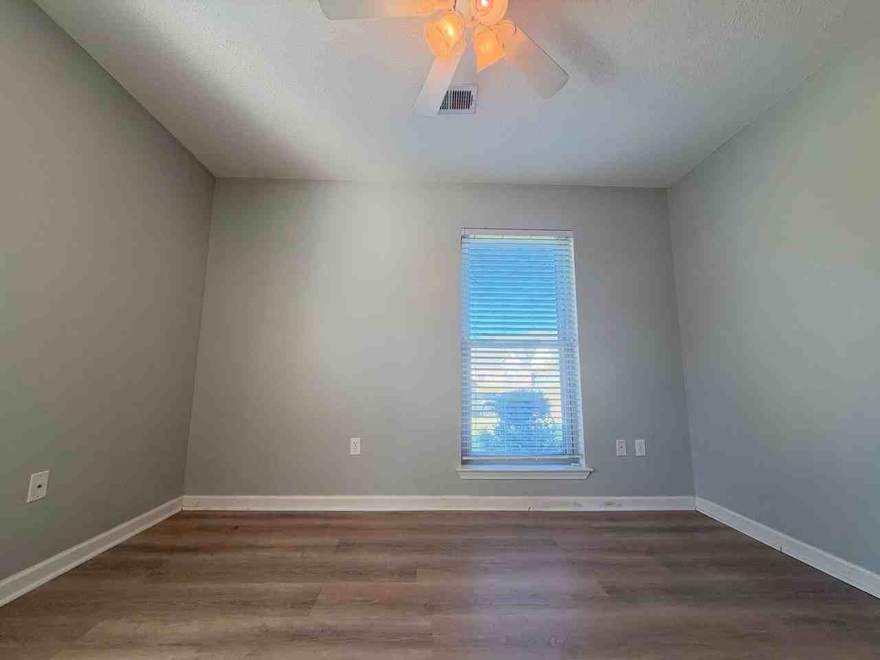 1837 Clairmont Dr - Photo 7 of 10