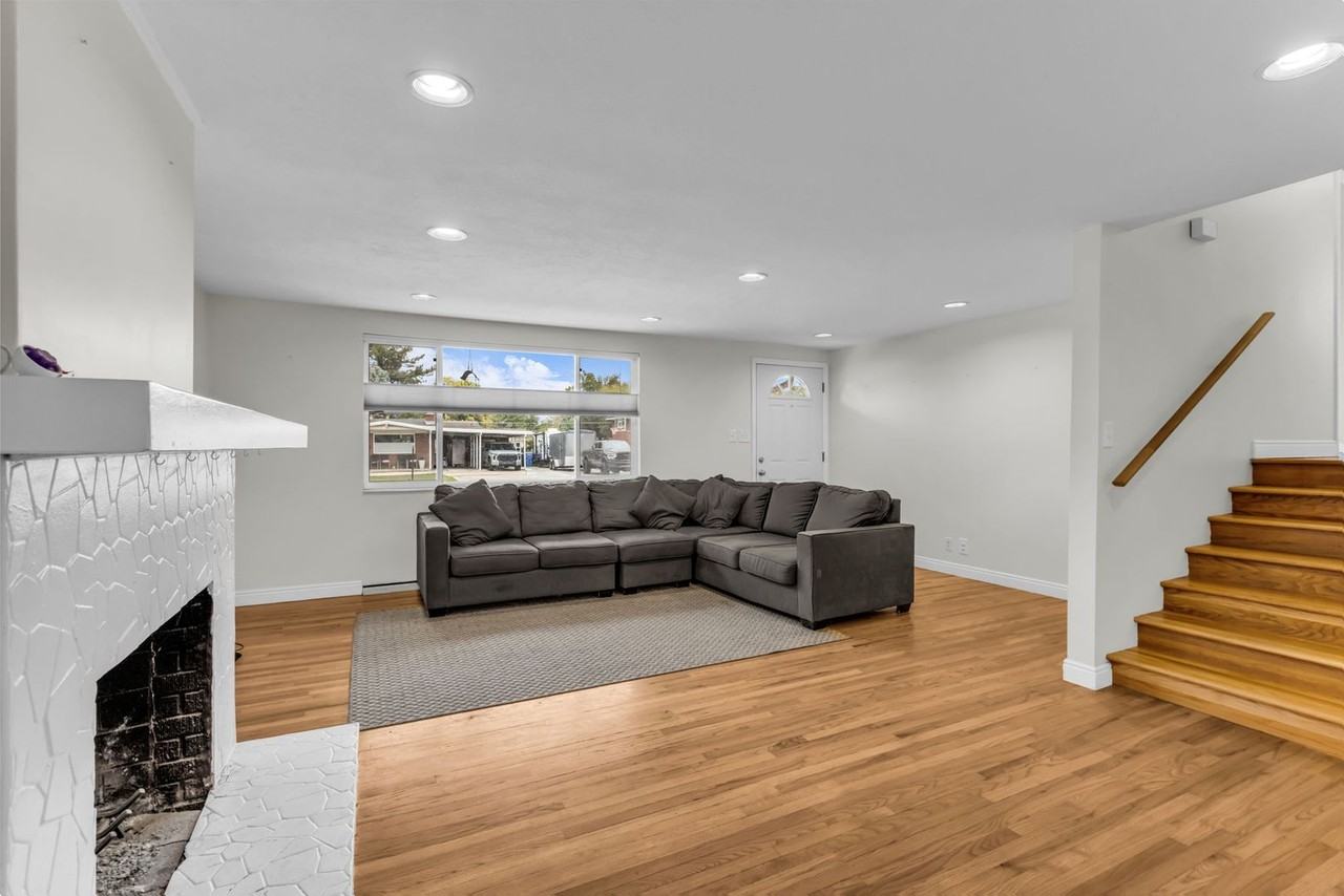 1246 E Hyland Lake Dr - Photo 4 of 34