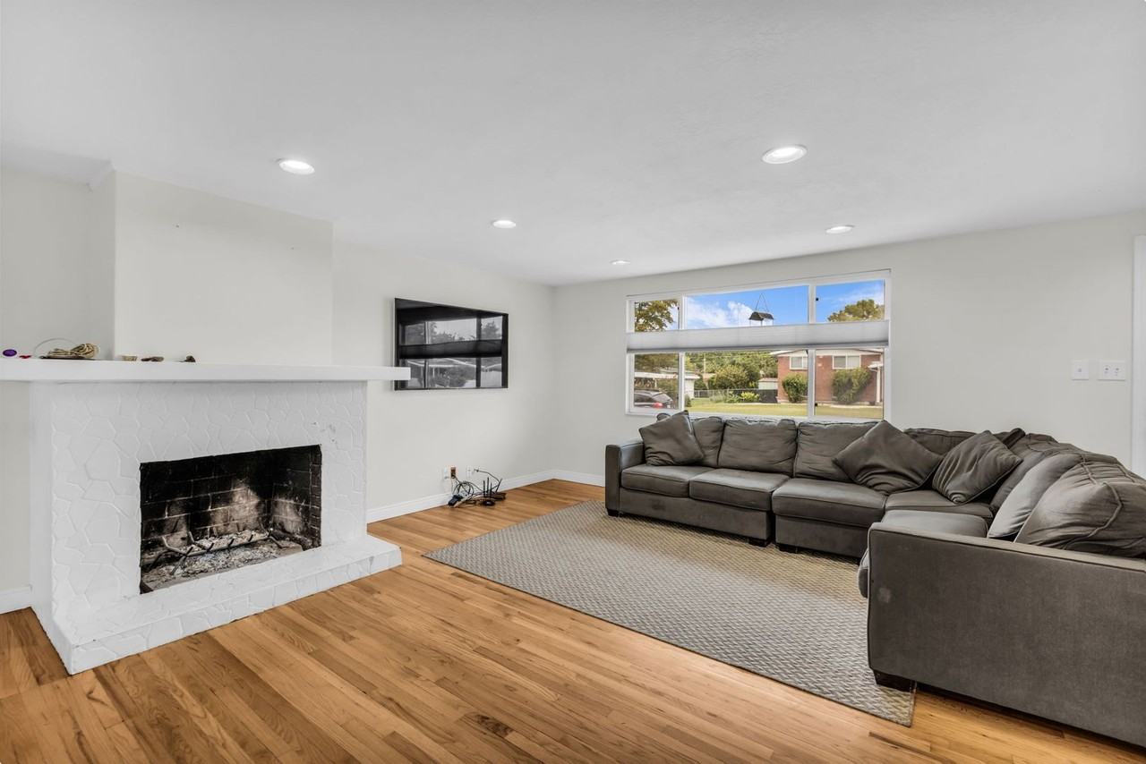 1246 E Hyland Lake Dr - Photo 5 of 34