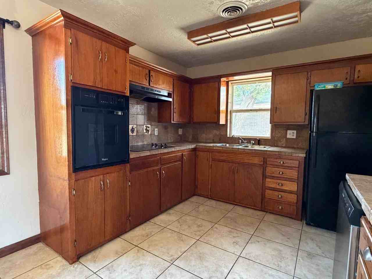 4525 Sw Atom Ave - Photo 2 of 14