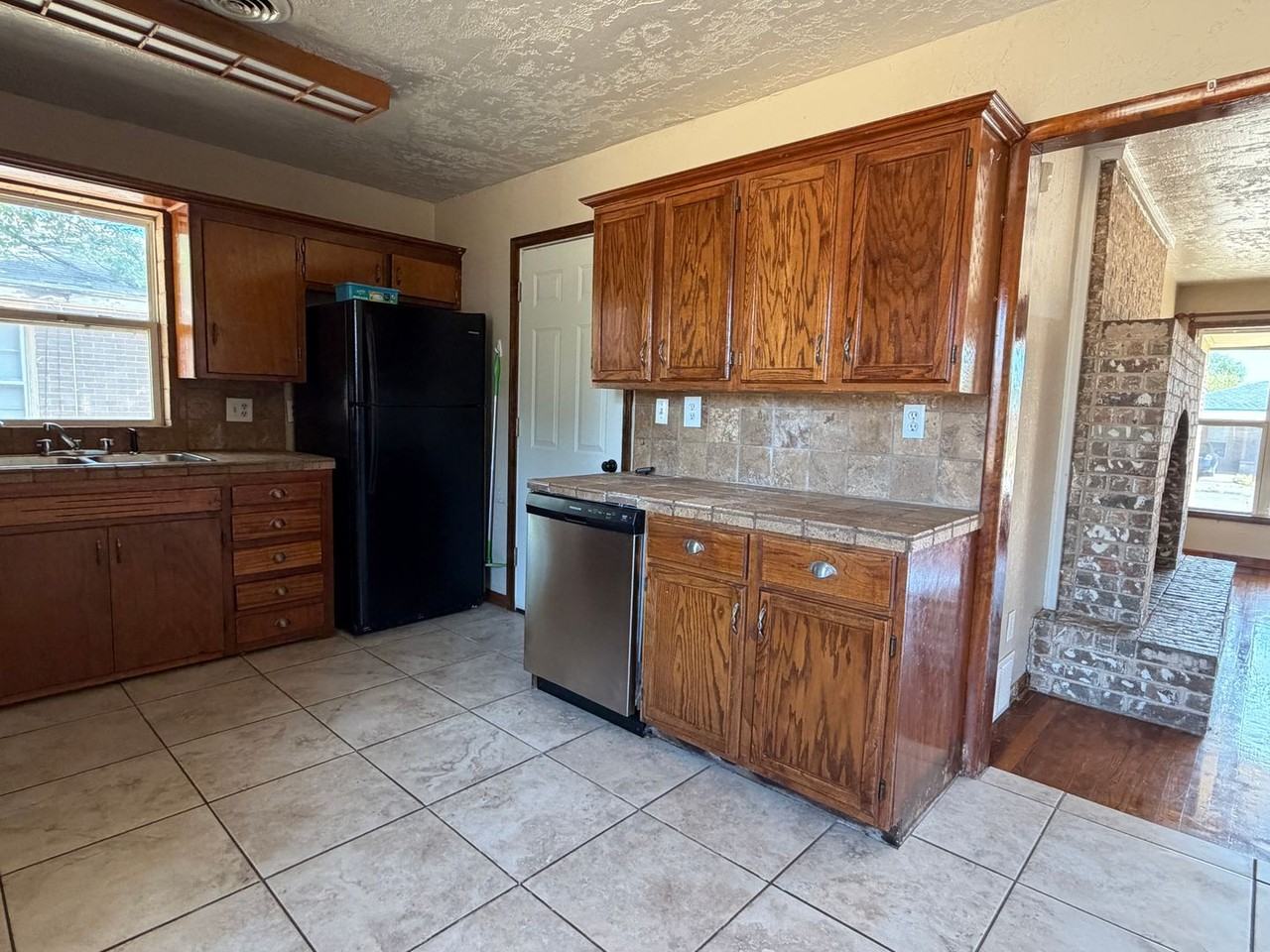 4525 Sw Atom Ave - Photo 3 of 14