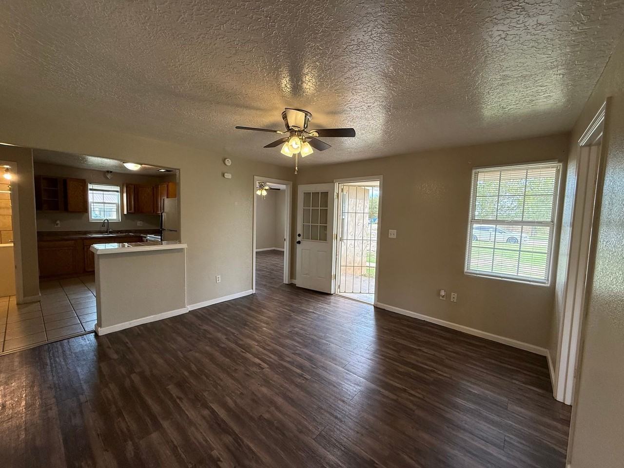 1220 N Lea St - Photo 3 of 13