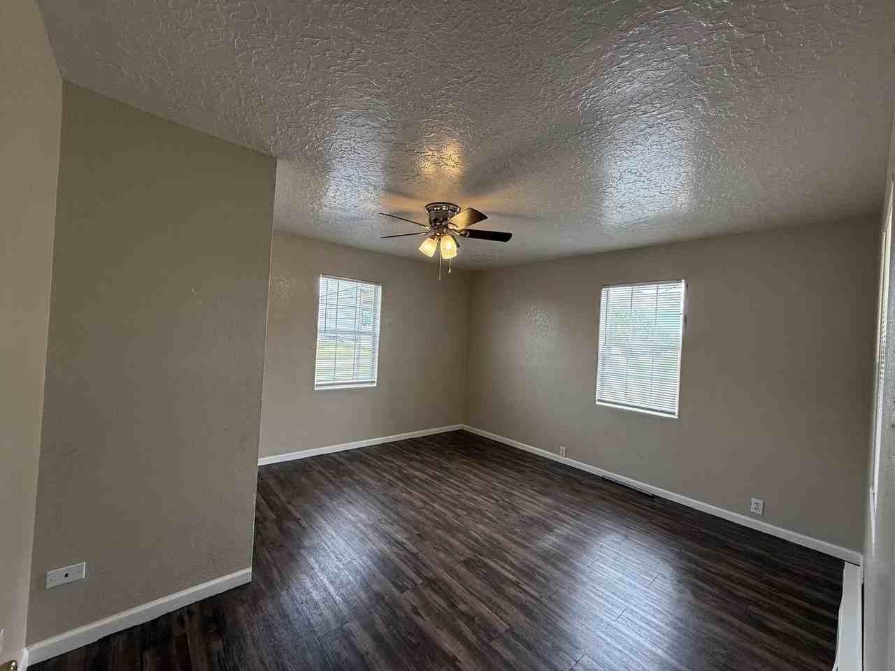 1220 N Lea St - Photo 4 of 13