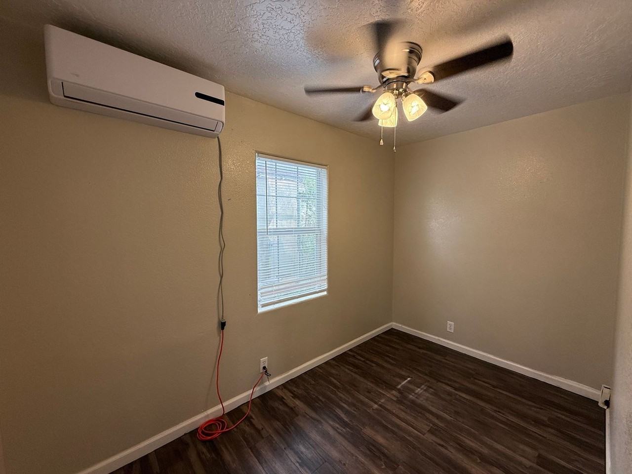 1220 N Lea St - Photo 6 of 13