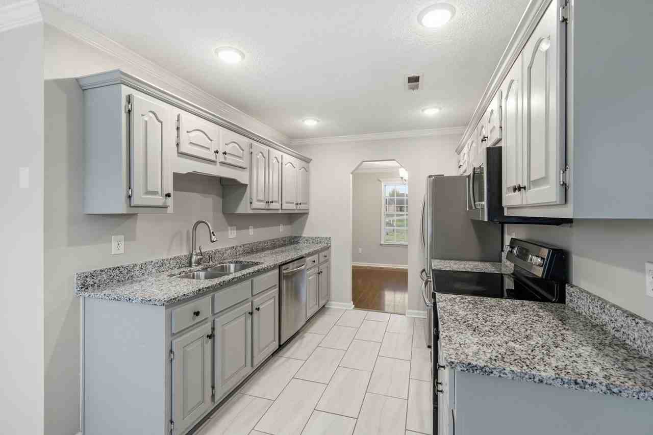 637 Gooch Ln - Photo 2 of 14