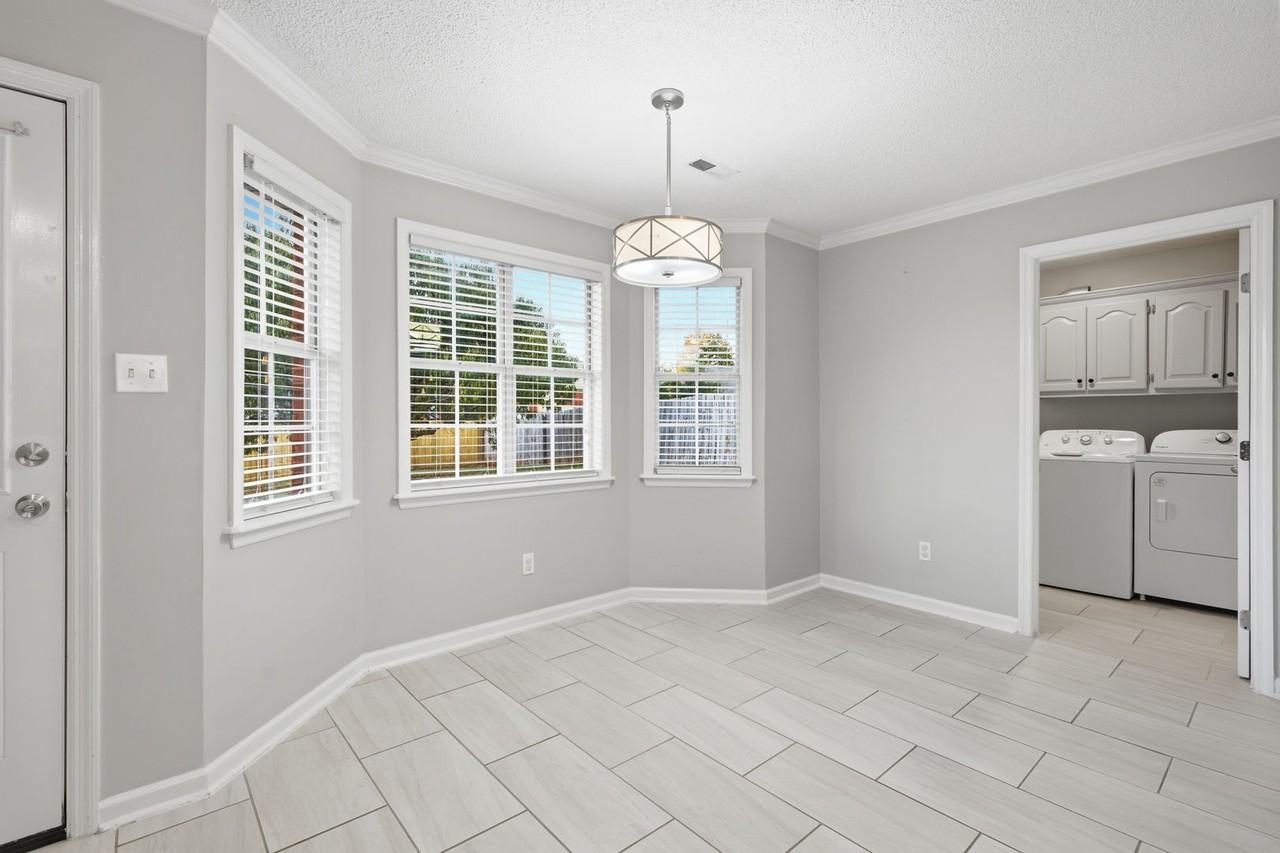 637 Gooch Ln - Photo 3 of 14