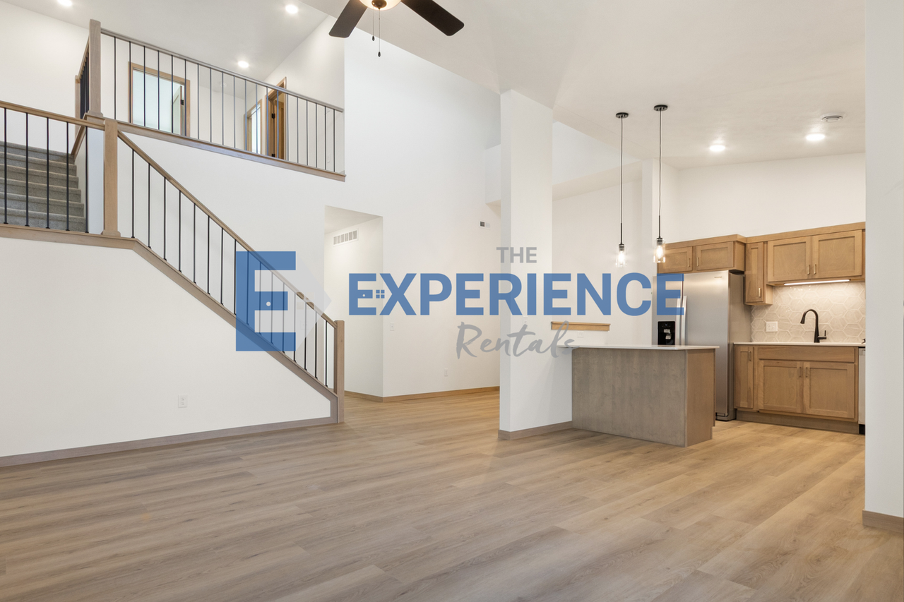 2403 E Jetty Pl - Photo 2 of 5