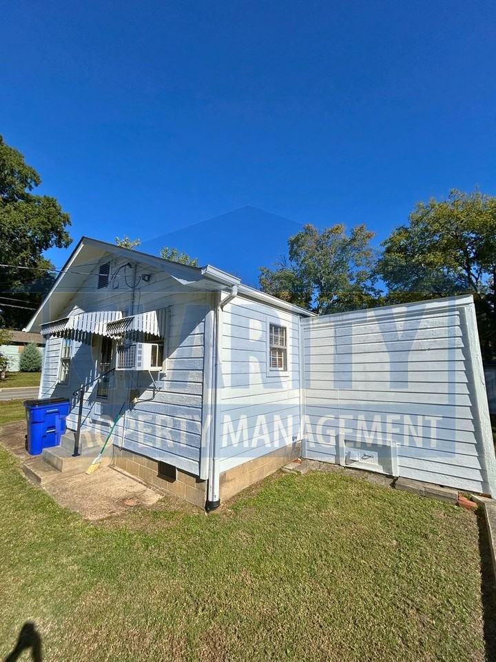 535 Willow St Nw - Photo 3 of 21