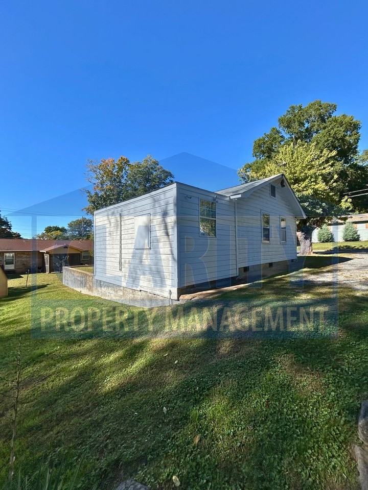 535 Willow St Nw - Photo 4 of 21