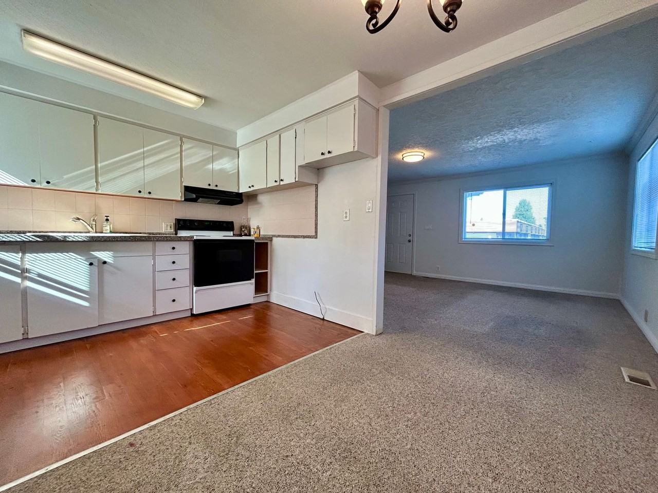 111 Ne 77th St - Photo 6 of 33