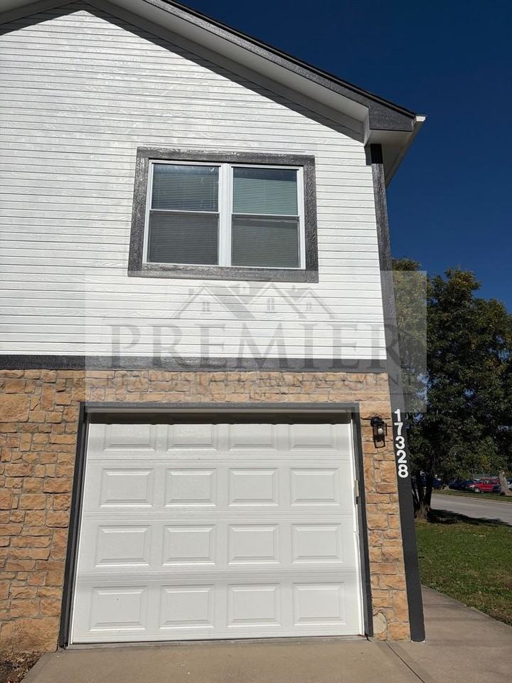 17328 E Susquehanna Dr - Photo 2 of 20