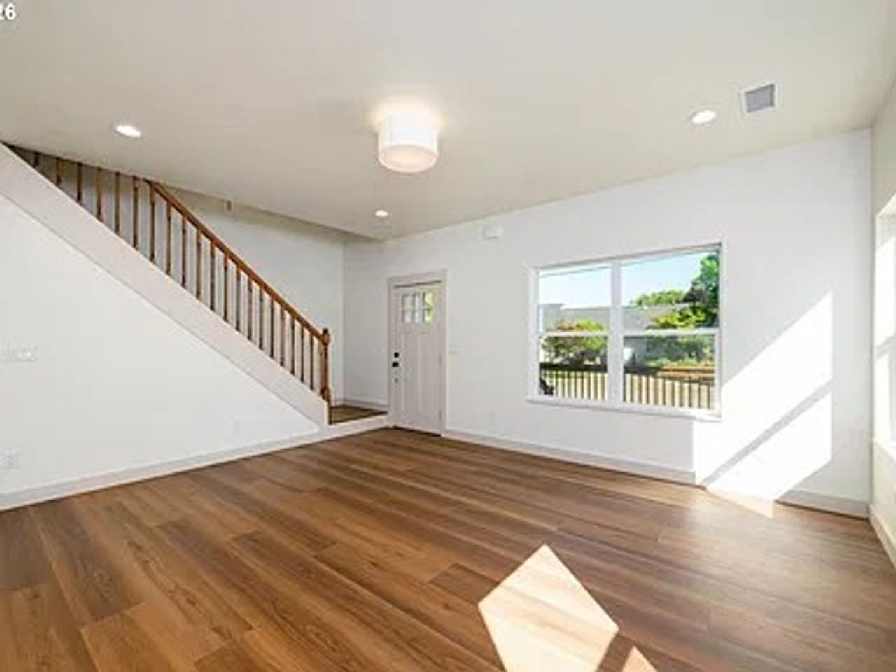 1306 Nw Whipple Ave - Photo 6 of 35