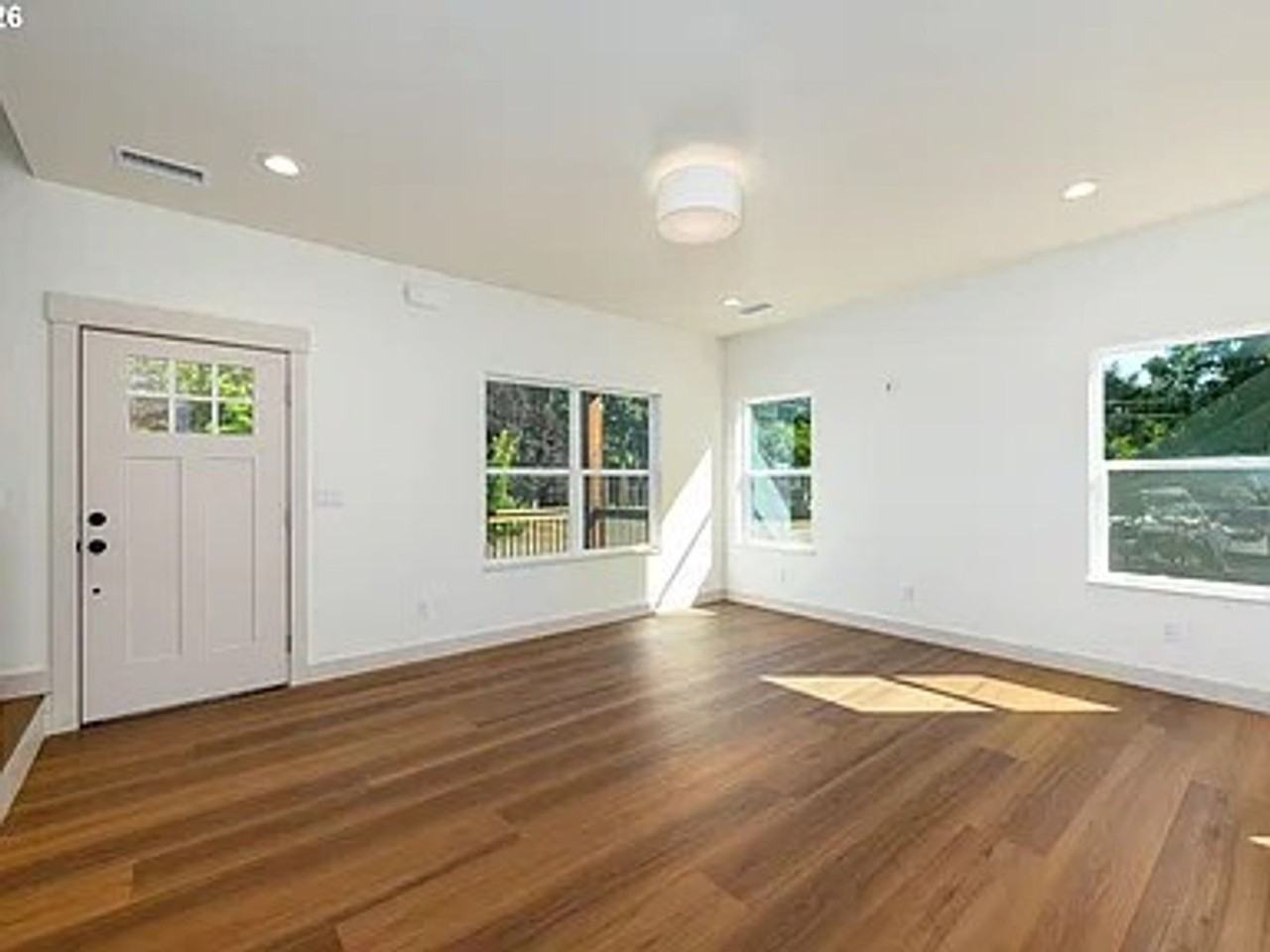 1306 Nw Whipple Ave - Photo 7 of 35